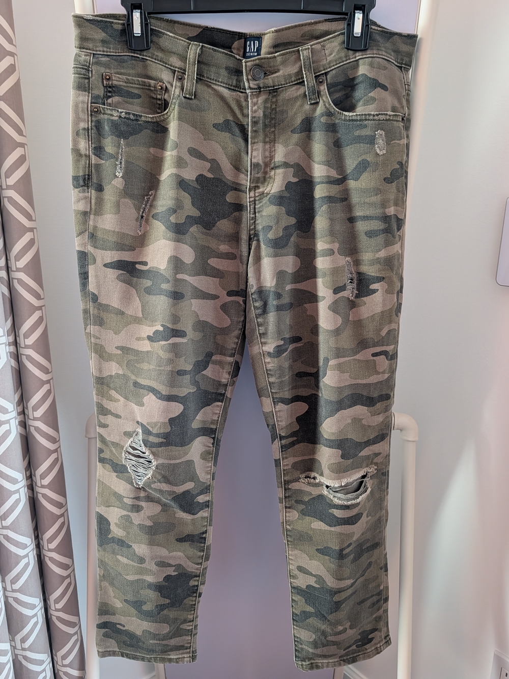 GAP Women's Best Girlfriend Camouflage Straight-Leg Pants